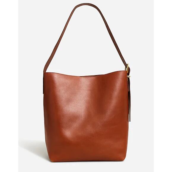 Madewell Handbags - Madewell The Essential Bucket Tote in Warm Cinnamon Leather